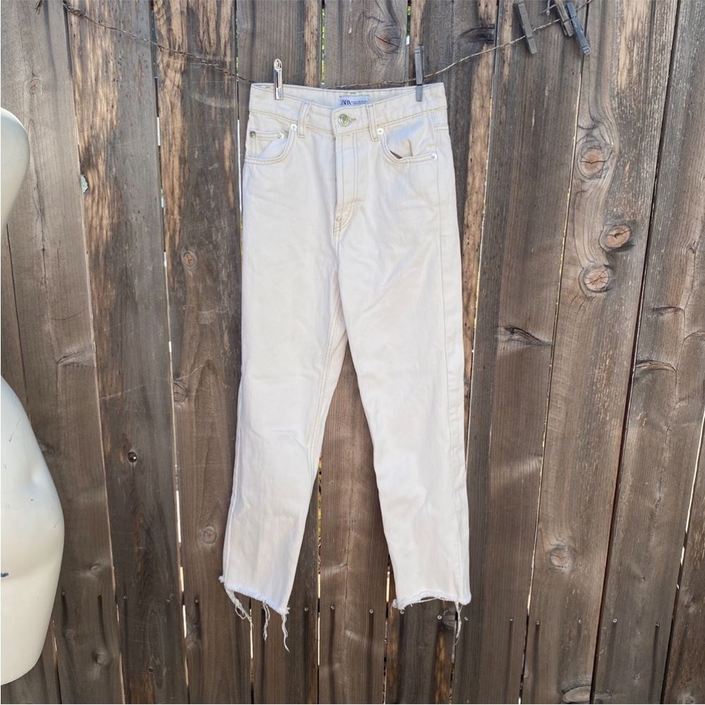 Zara white straight leg raw hem high waisted jeans size 2